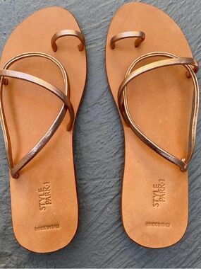 Bronze Leather Toe-Loop Sandals for Women
